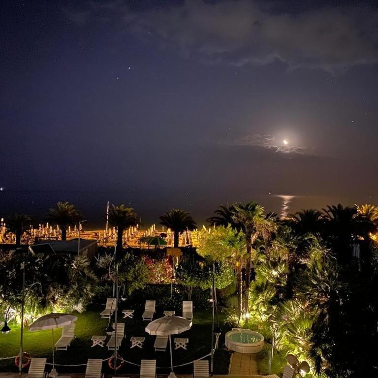 Hotel Parco Delle Rose Силви Марина Екстериор снимка