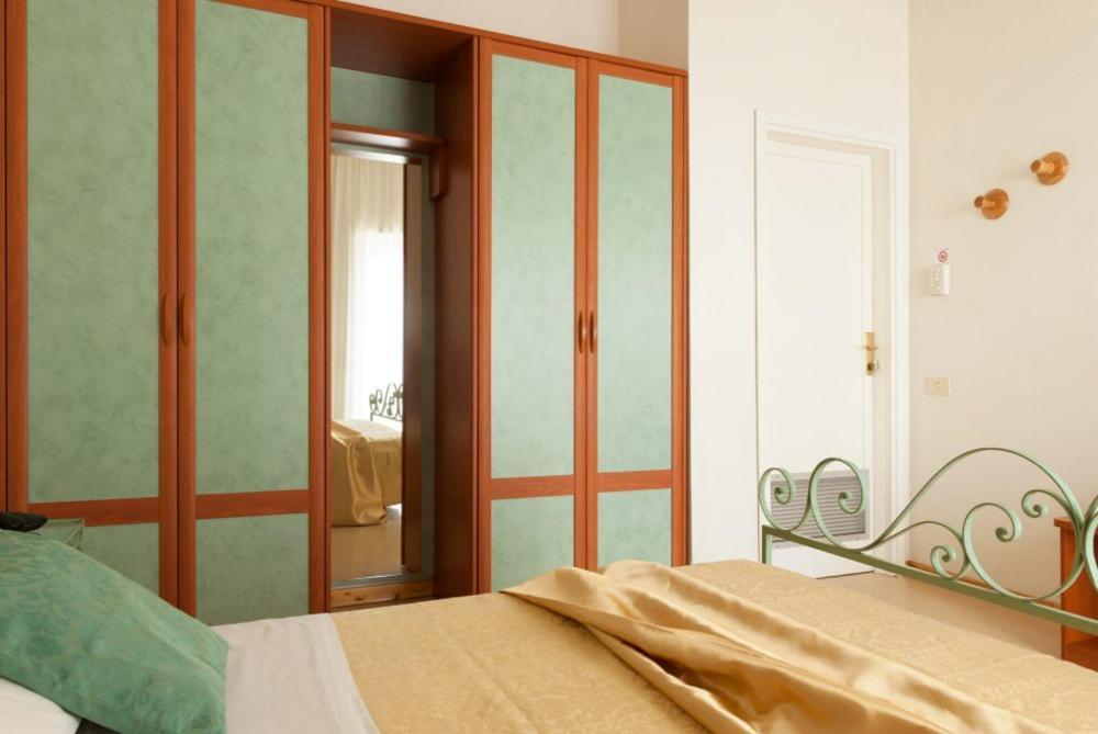 Hotel Parco Delle Rose Силви Марина Екстериор снимка