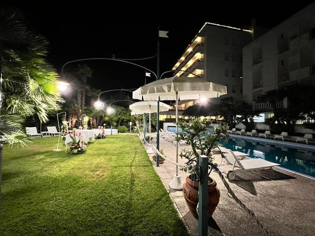 Hotel Parco Delle Rose Силви Марина Екстериор снимка