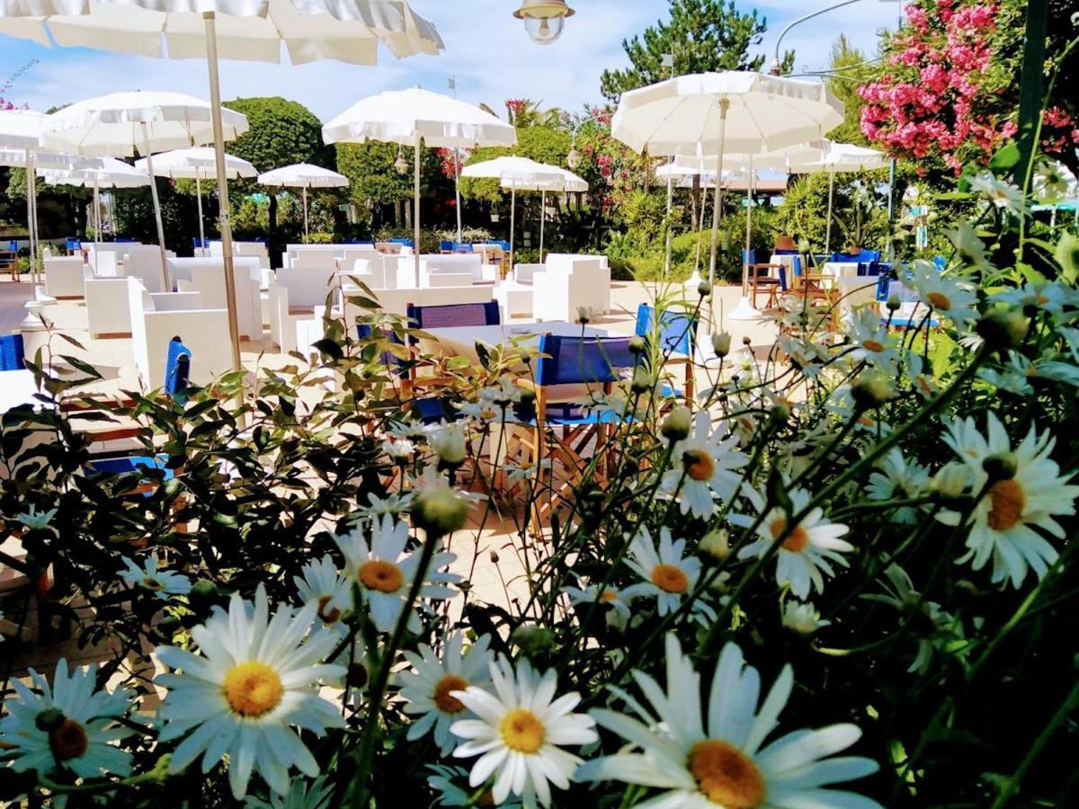 Hotel Parco Delle Rose Силви Марина Екстериор снимка