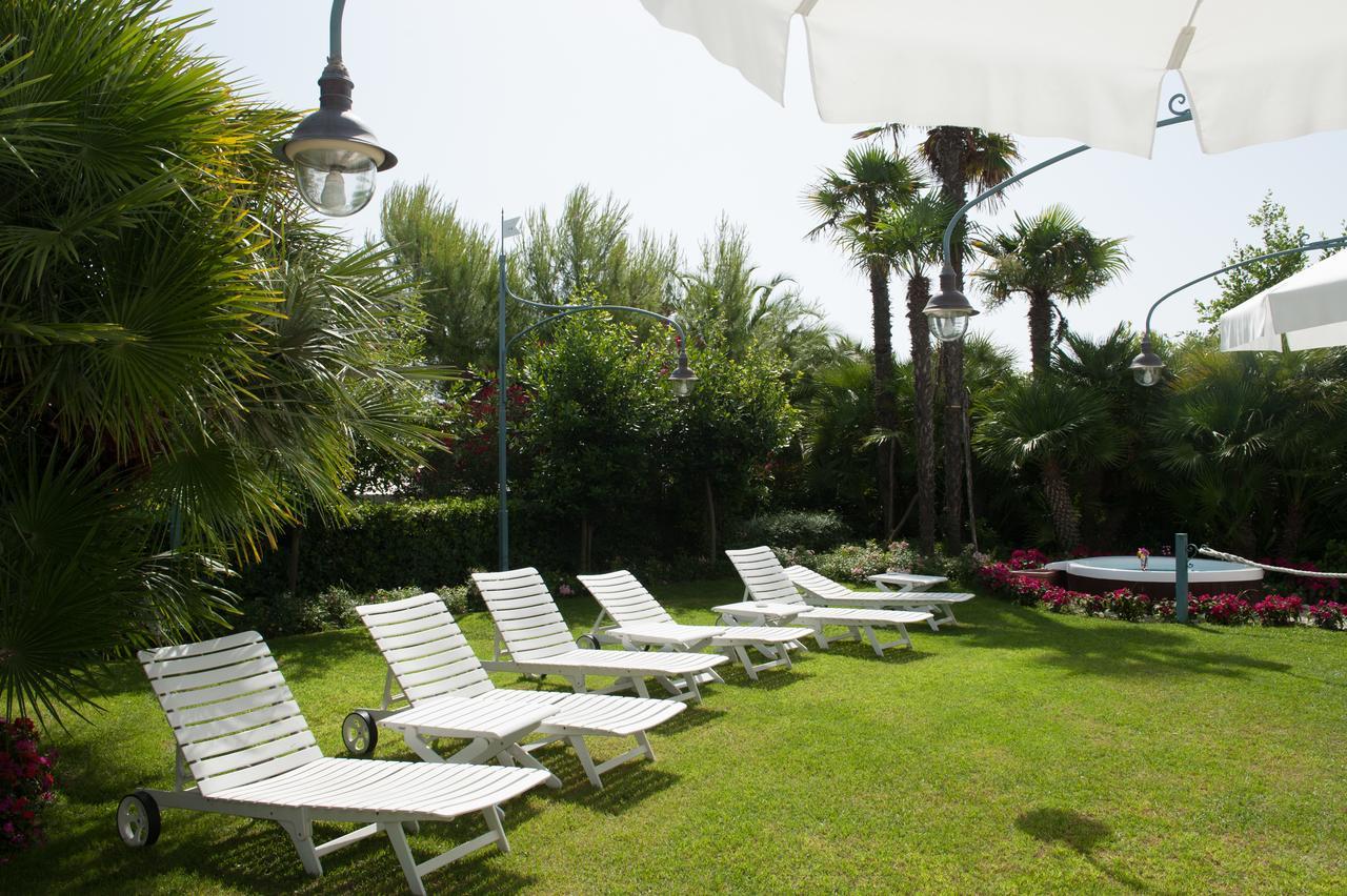 Hotel Parco Delle Rose Силви Марина Екстериор снимка
